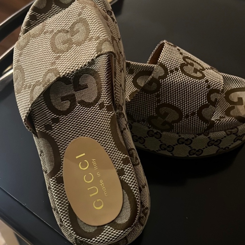 Gucci slides size 35